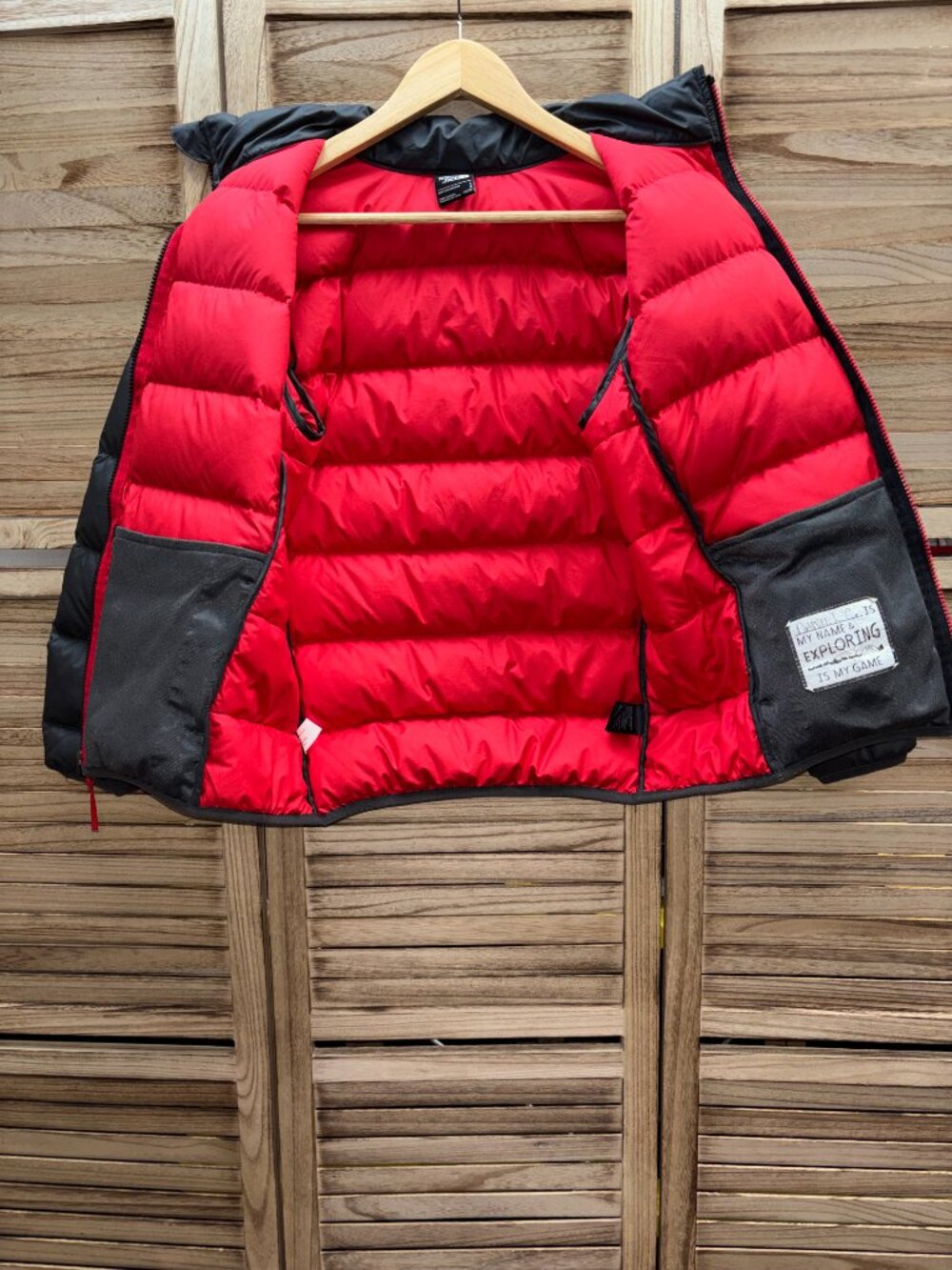 The North Face Youth 550 Down Puffer Jacket – Charcoal Gray & Red - Picture 4 of 8